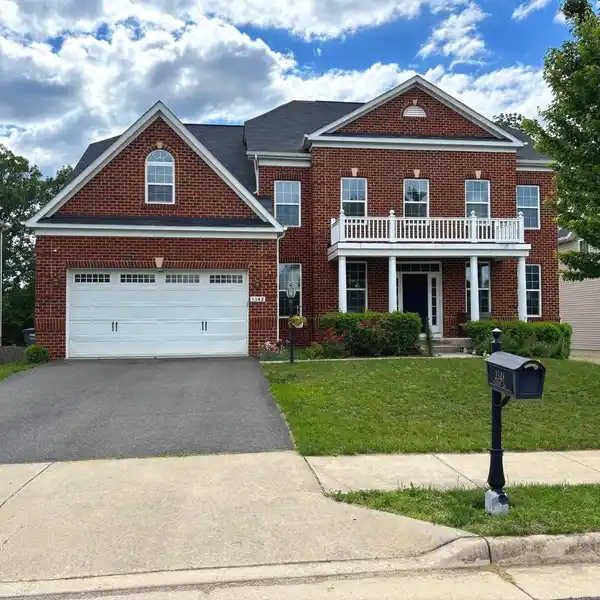 SPACIOUS ELEGANCE IN EAGLE’S POINTE