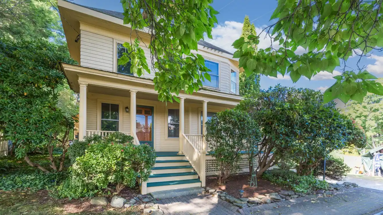 Stunning Victorian in the Burgeoning South Eliot