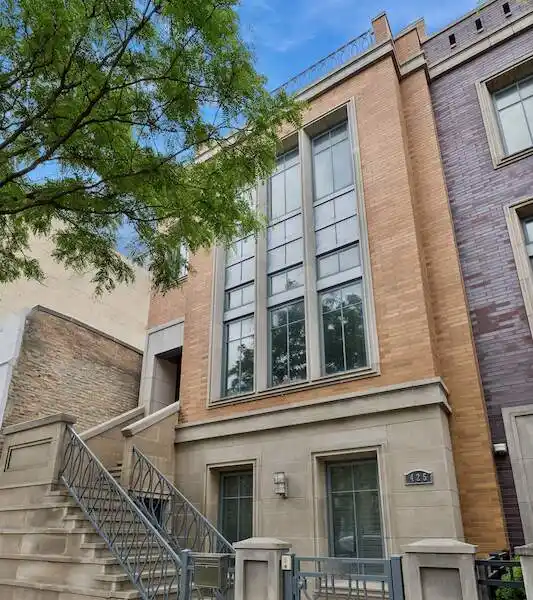 EXQUISITELY APPOINTED AND IMPECCABLY MAINTAINED RIVER NORTH HOME