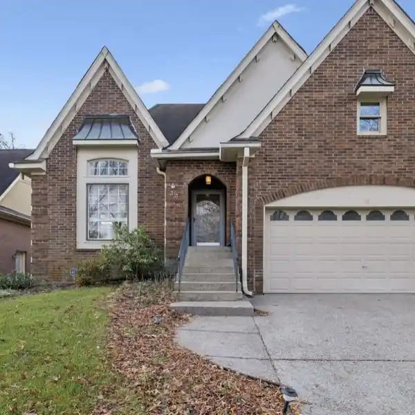 BEAUTIFULLY RENOVATED HOME IN HEMMINGWOOD