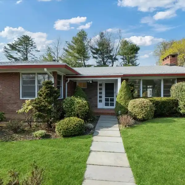 DELIGHTFUL MID-CENTURY RANCH