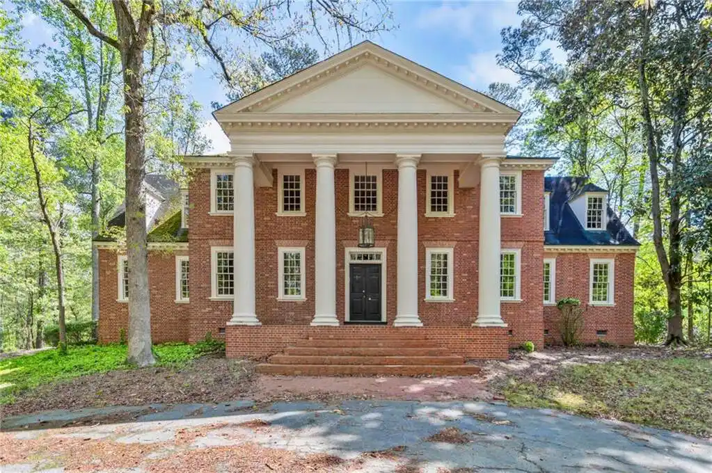 Stately Home in Unbeatable Location