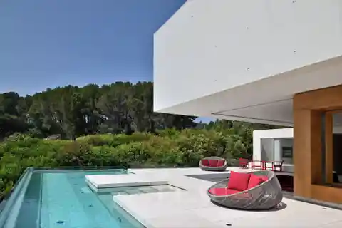 Luxuriously Appointed Modern Stunner