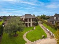 DISTINCTIVE AND WELCOMING SOUTHERN HOME