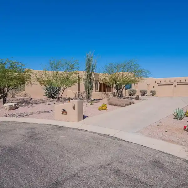 SANTA FE-STYLE RETREAT IN THE FOOTHILLS