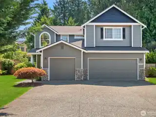 Beautifully Maintained Home in Sought-After Bluegrass Meadows
