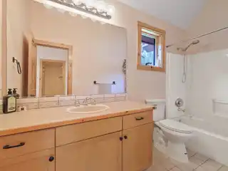 Secluded Waterfront Lodge