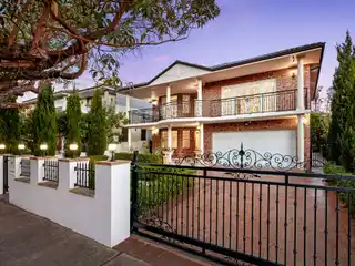 Grand-Scale Home with a Flowing Design