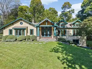 Lovely Residence in a Four-Home Enclave