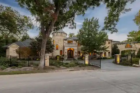 Majestic Luxury Cul-De-Sac Home