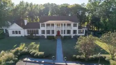 PRIVATE RANCH ESTATE ON 87 ACRES