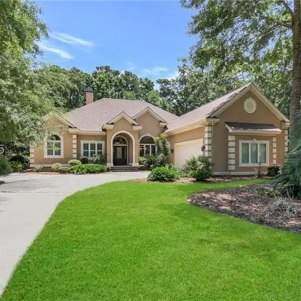 PRIVATE WOODLAND RETREAT IN GATED COMMUNITY