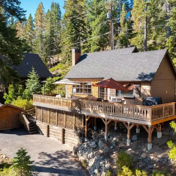 CHARMING TAHOE CABIN WITH LAKE ACCESS