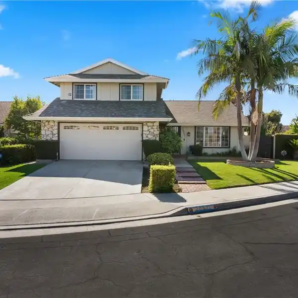 SPACIOUS TWO-STORY HOME NEAR HUNTINGTON BEACH