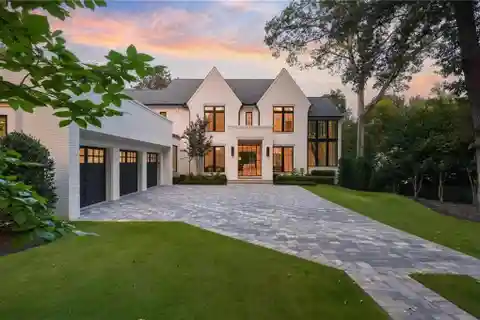 Luxurious New Construction in the Heart of Tuxedo Park