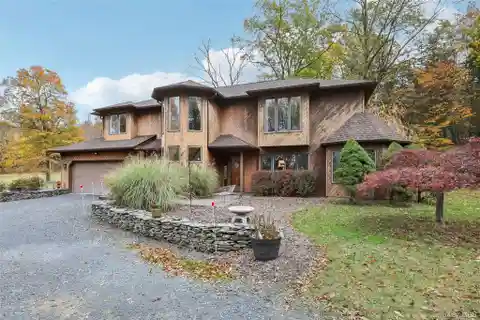 Contemporary Haven Surrounded by Nature’s Serenity