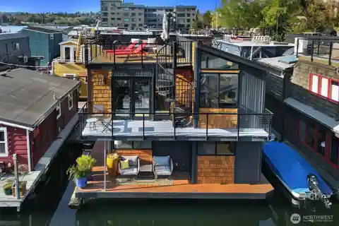 Floating Home in a Famous Community