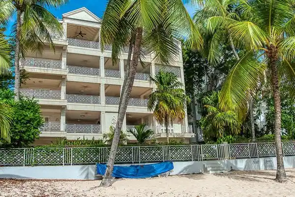 SMUGGLERS COVE 6 - LUXURY BEACHFRONT APARTMENT