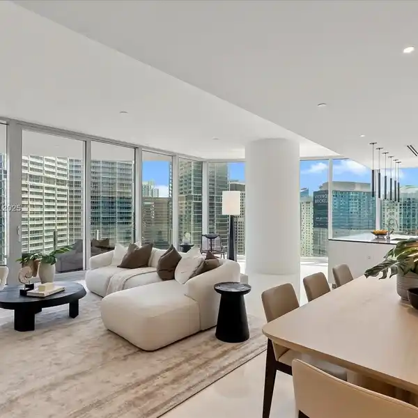 LUXURY LIVING IN ASTON MARTIN RESIDENCES MIAMI
