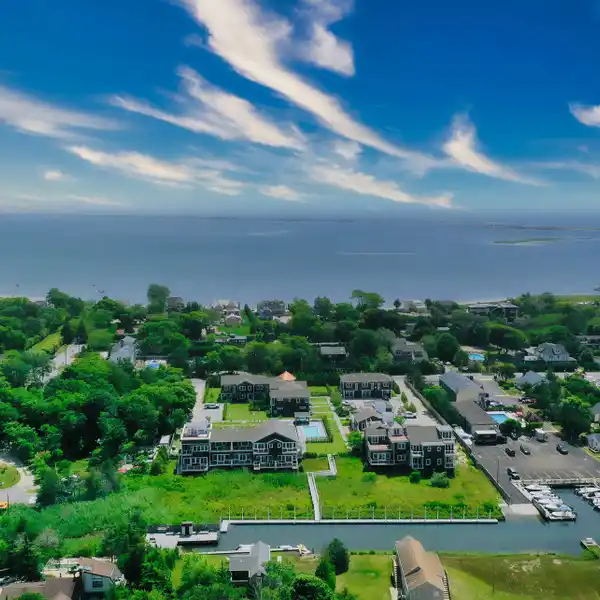 BEAUTIFUL END UNIT RENTAL IN A NEWLY BUILT WATERFRONT COMMUNITY