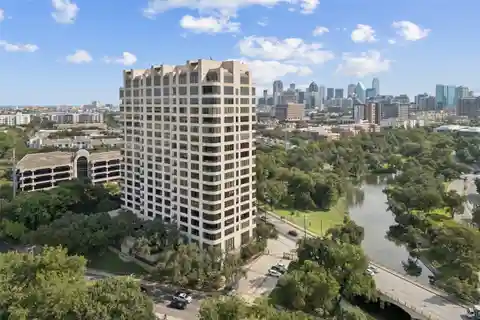Grand High-Rise Retreat with Panoramic Elegance