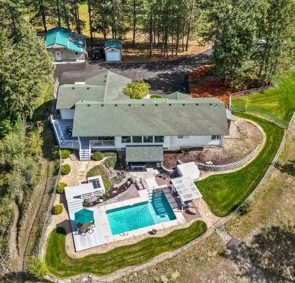 HIDDEN GEM WITH BREATHTAKING VIEWS