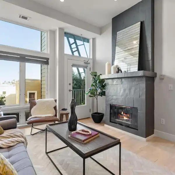 HANDSOME TOWNHOME IN ALAMO SQUARE