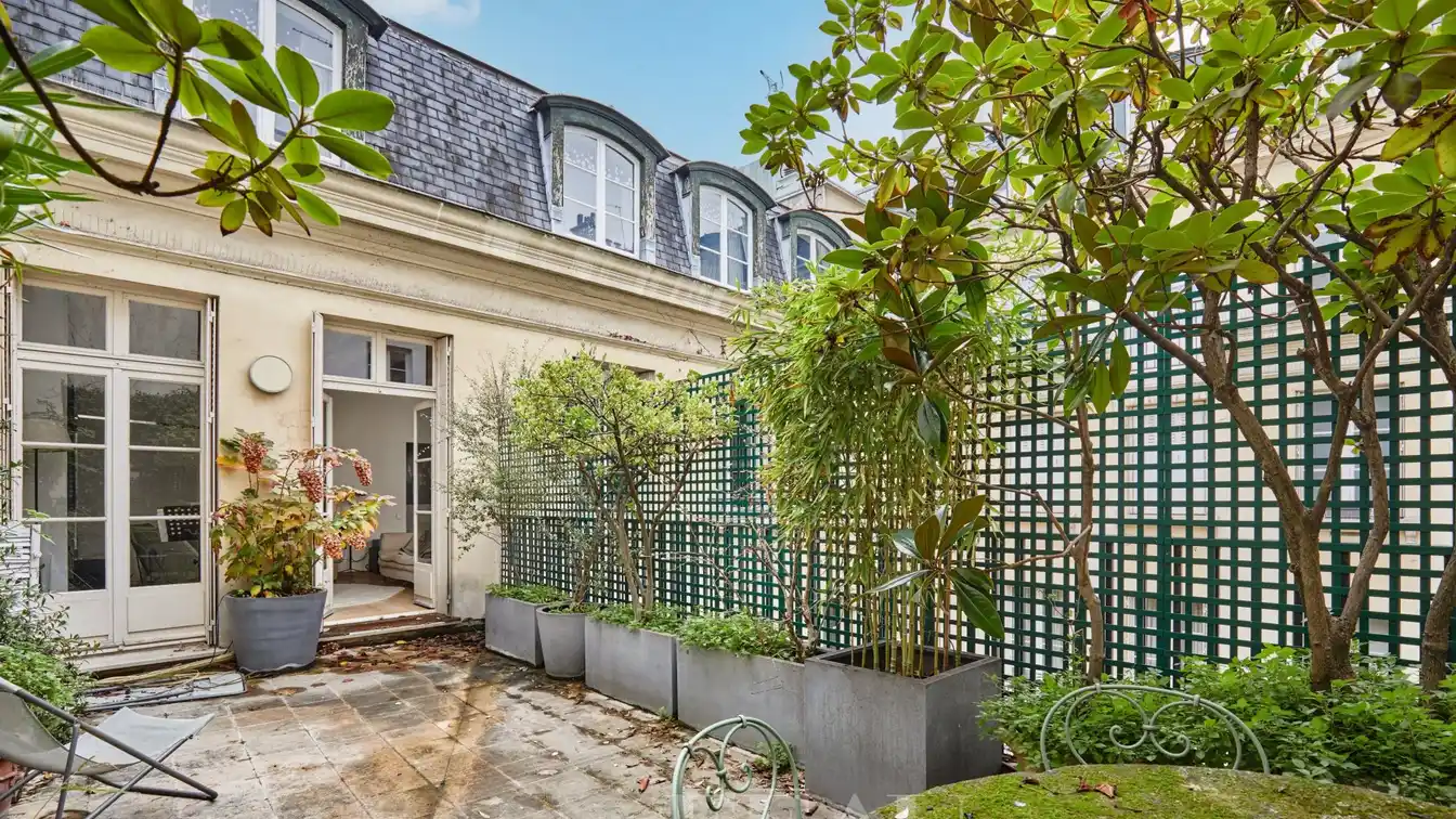 Fully Renovated Sunny and Quiet Apartment