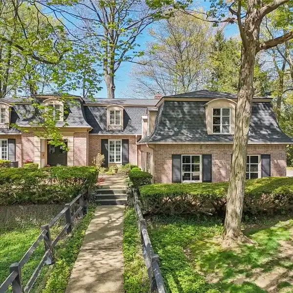 TIMELESS AND ELEGANT COUNTRY FRENCH ESTATE