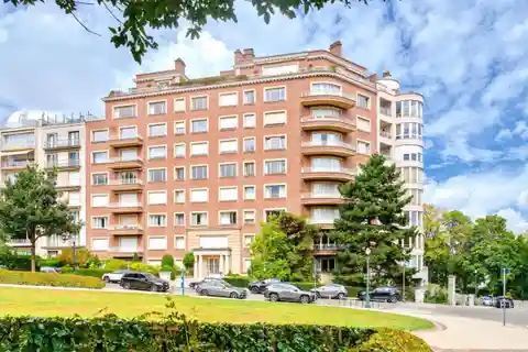 Seventh Floor Apartment with Extraordinary Views