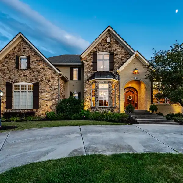 CHARMING HOME GREAT FOR ENTERTAINING