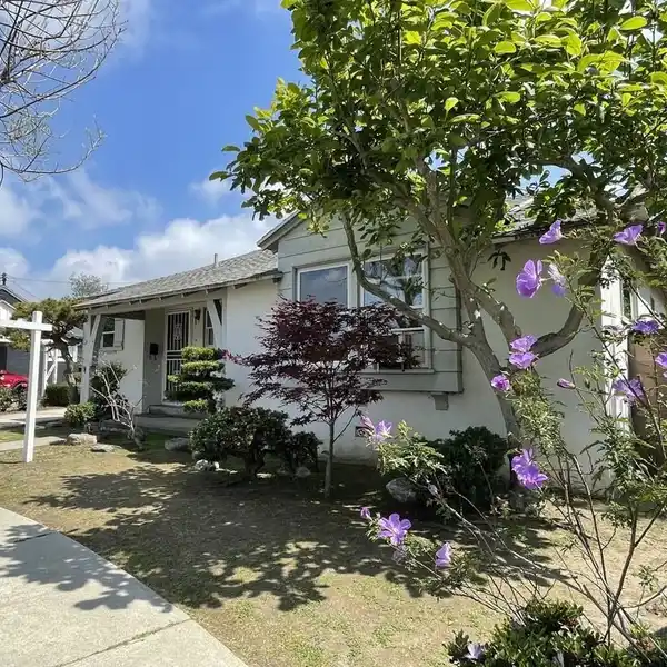 CHARMING FIXER IN MAR VISTA