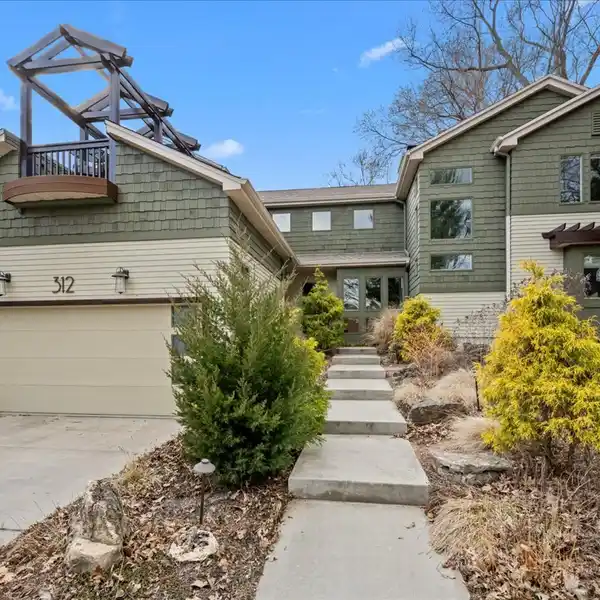 IMPECCABLE HOME ALONG THE SCENIC FOX RIVER