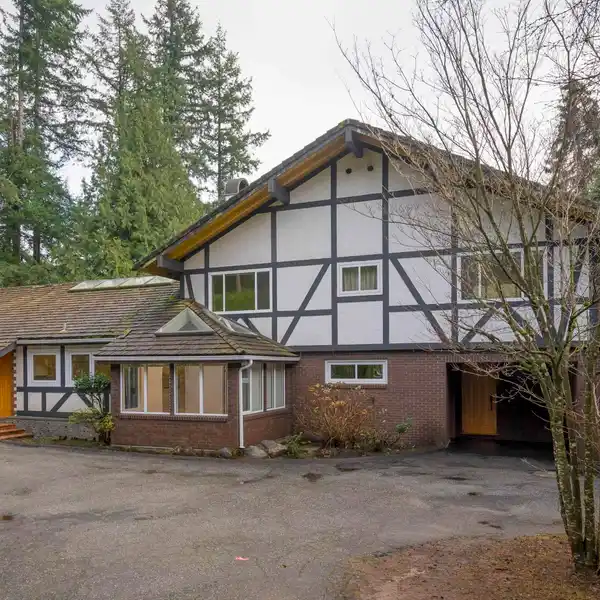 RARE GEM IN PRESTIGIOUS PANORAMA RIDGE