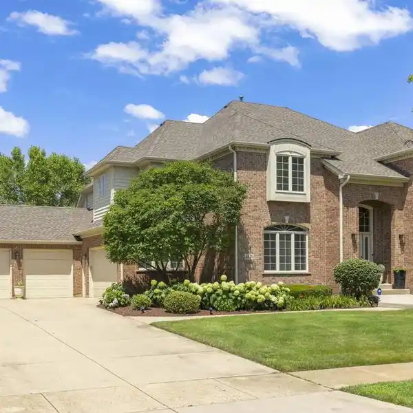 EXQUISITE CUSTOM ESTATE IN NAPERVILLE