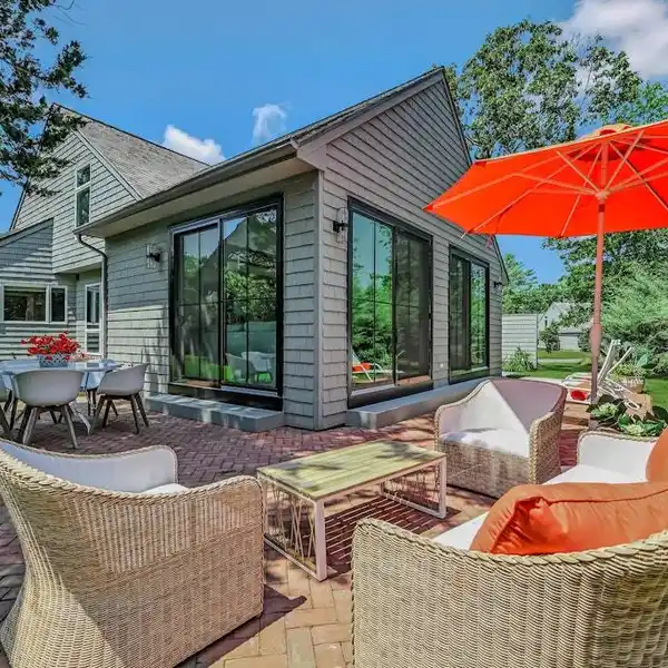 SUNLIT HAMPTONS ESCAPE WITH DESIGNER FINISHES