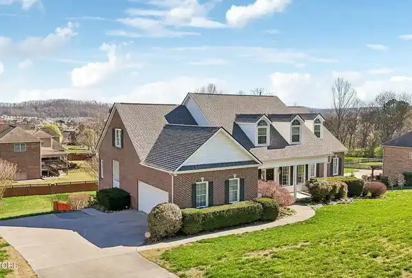 BEAUTIFUL HOME IN MONT RICHER