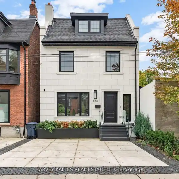 LUXURIOUS AND RENOVATED RESIDENCE IN THE REPUBLIC OF RATHNELLY