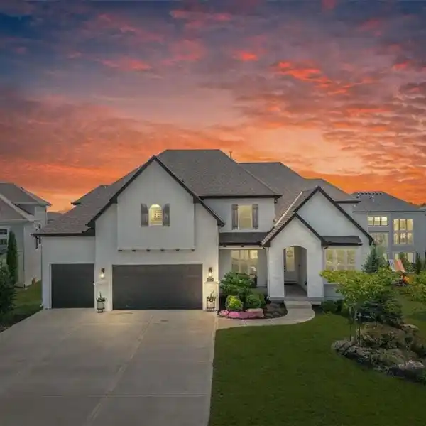 IMPECCABLE HOME BLENDING LUXURY AND FUNCTIONALITY