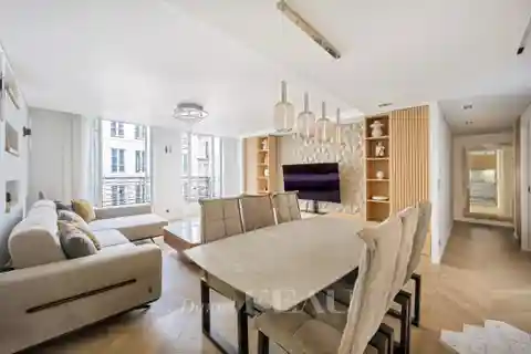 Chic Pied-à-Terre with Historic Marais Elegance