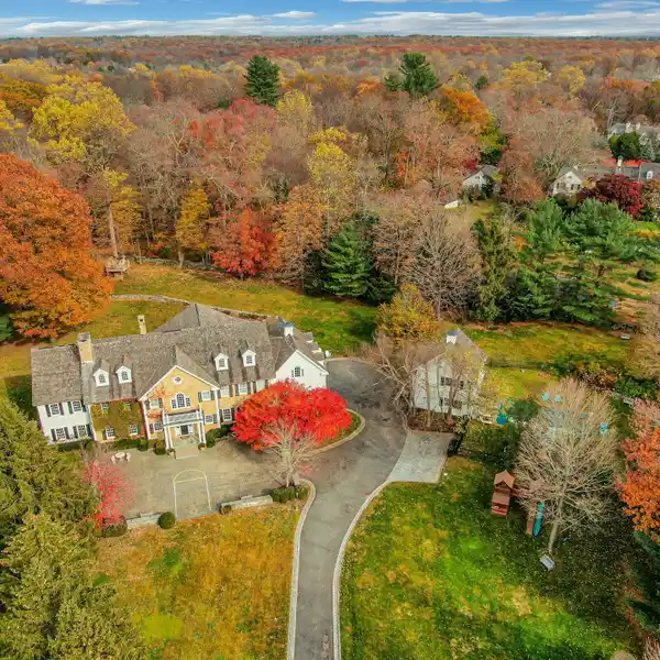 PRIVATE SEVEN-ACRE RETREAT WITH RESORT ELEGANCE