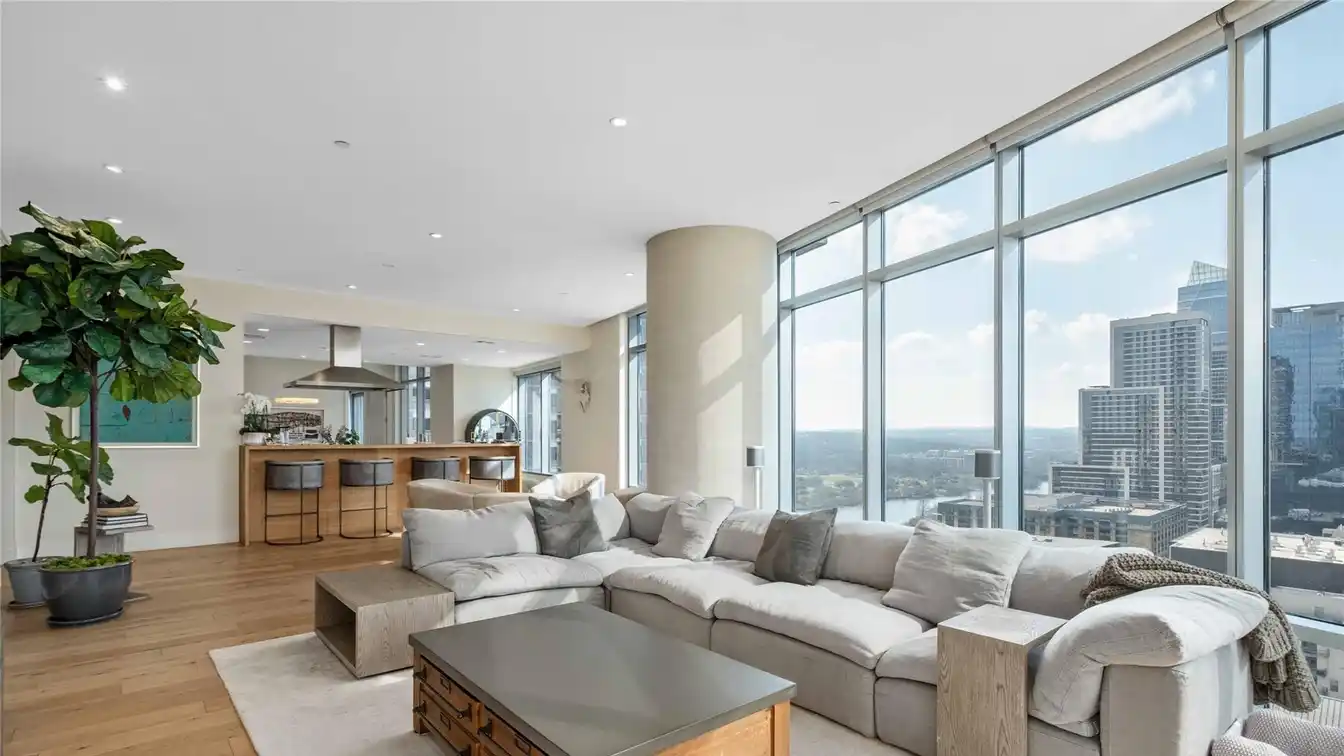 Gorgeous Residence at the Austonian