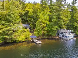 Updated Cottage Retreat on Lake Muskoka