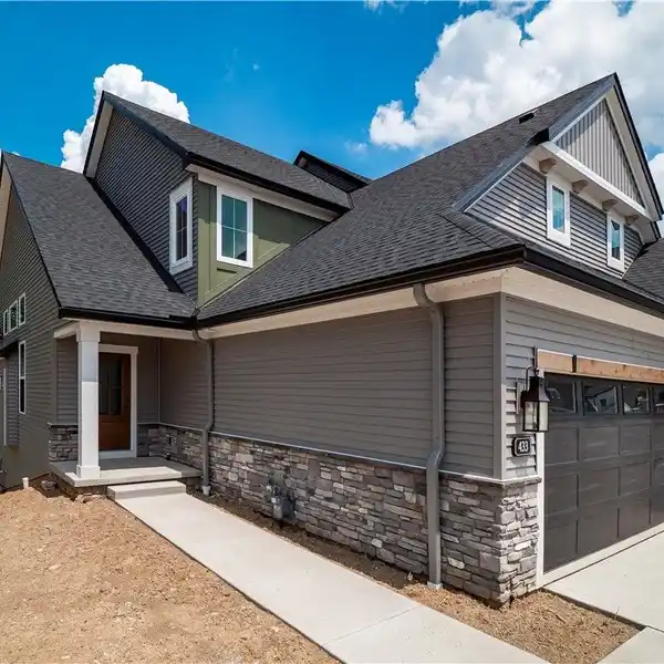 IMMACULATE BRAND-NEW END-UNIT TOWNHOME
