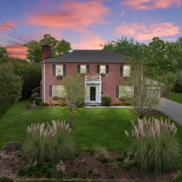 GRACIOUS GEORGIAN COLONIAL