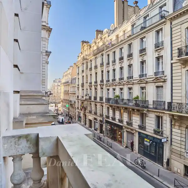 COMPLETELY RENOVATED APARTMENT