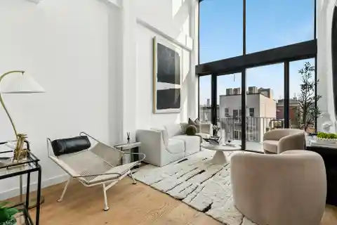 Extraordinary Townhouse with a Keyed Elevator