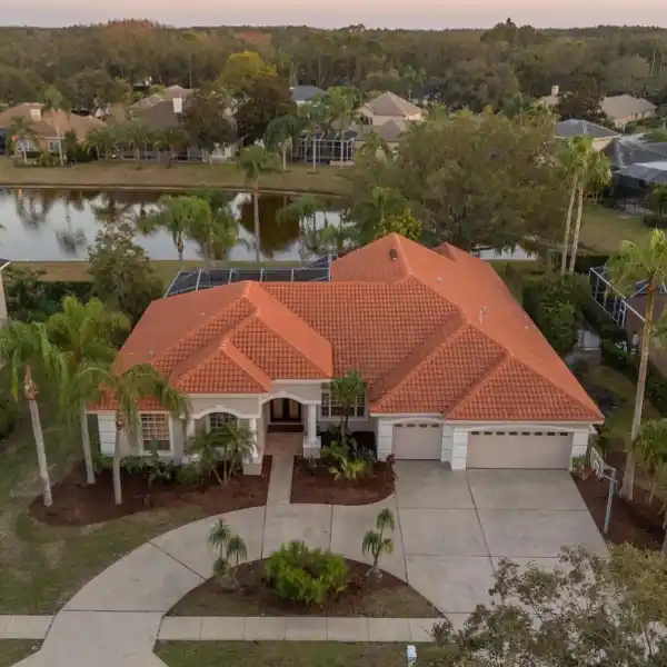 LUXURY AND COMFORT IN MYRTLE POINT AT LANSBROOK