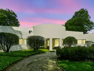 Modern Architectural Masterpiece in a Beautiful Natural Setting