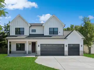 Immaculate New Construction Blending Luxury and Comfort
